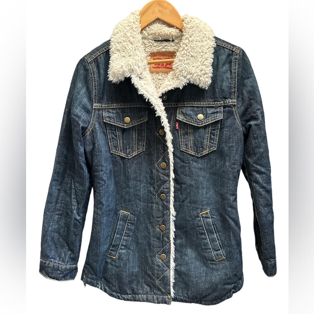 Levi’s Sherpa lined denim jacket 100% cotton size S